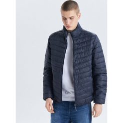 Pikowana kurtka - Granatowy. Niebieskie kurtki męskie Cropp, s, bez wzorów, bez kaptura. W wyprzedaży za 49,99 zł.