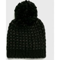 Only - Czapka Tibana. Czarne czapki damskie marki ONLY, na zimę, bez wzorów, z poliesteru. W wyprzedaży za 34,90 zł.