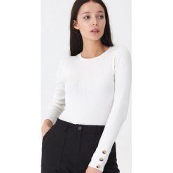 Sweter z guzikami - Biały. Swetry damskie House. Za 59,99 zł.