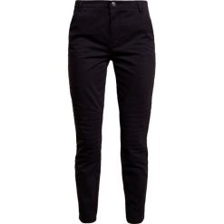 BOSS CASUAL SABAIKY Spodnie materiałowe black. Czarne spodnie damskie BOSS Casual, bez wzorów, z elastanu, casualowe. W wyprzedaży za 503,20 zł.