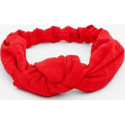 Plisowana opaska. Czerwone opaski damskie Pull&Bear, bez wzorów. Za 24,90 zł.