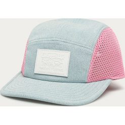 Levi's - Czapka. Niebieskie czapki damskie Levi's®, bez wzorów, z bawełny. W wyprzedaży za 119,90 zł.