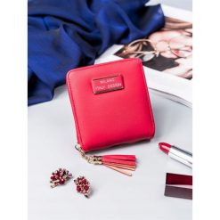 Mały portfel damski Milano Design czerwony - Czerwony. Czerwone portfele damskie MILANO DESIGN, bez wzorów, ze skóry. Za 19,99 zł.