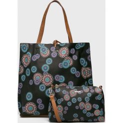 Desigual - Torebka dwustronna. Czarne torebki klasyczne damskie Desigual, z nadrukiem, ze skóry ekologicznej, casualowe, na ramię, duże, z nadrukiem, bez dodatków. W wyprzedaży za 219,90 zł.
