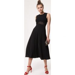 Czarna Sukienka True Minded. Czarne sukienki damskie Born2be, na lato, s, z tkaniny. Za 149,99 zł.
