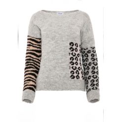 Sweter w zwierzęcy wzór - szary, s/m. Szare swetry damskie e-margeritka.pl, na wiosnę, s, bez wzorów, z wełny, eleganckie, z długim rękawem, długie, bez kaptura. Za 149,99 zł.