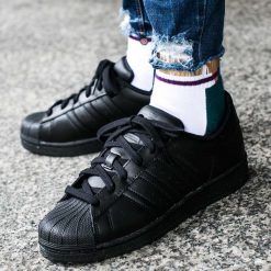 Buty adidas Superstar Foundation Kids "Core Black" (B25724). Czarne buciki niemowlęce Adidas, na lato, bez wzorów, ze skóry, bez zapięcia, adidas superstar. Za 199,99 zł.