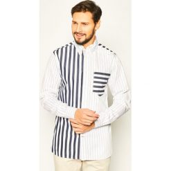 Koszula TOMMY HILFIGER Mix And Match Stripe MW0MW13444. Białe koszule męskie TOMMY HILFIGER, m, bez wzorów, z bawełny, casualowe, bez kołnierzyka, bez rękawów. Za 449,00 zł.