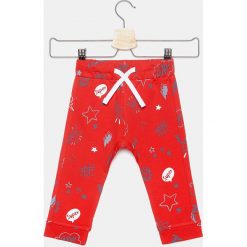 Blukids - Spodnie dziecięce 74-98 cm. Czerwone spodnie chłopięce Blukids, bez wzorów, z bawełny, sportowe. Za 29,90 zł.