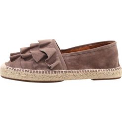 Chie Mihara PLIEGO Espadryle ante humo. Brązowe espadryle damskie Chie Mihara, z materiału. W wyprzedaży za 545,30 zł.