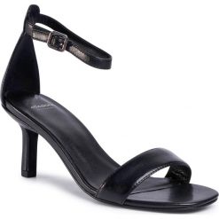 Sandały VAGABOND - Amanda 4905-101-20 Black. Czarne klapki damskie Vagabond, bez wzorów, ze skóry, bez obcasa, na obcasie. Za 339,00 zł.