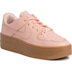 Buty NIKE - Af1 Sage Low Lx AR5409 600 Washed Coral/Washed Coral. Różowe koturny damskie Nike, bez wzorów, ze skóry, sportowe. W wyprzedaży za 389,00 zł.
