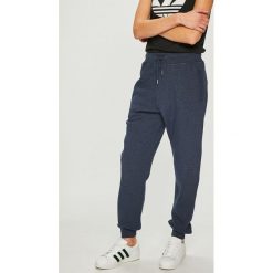 Pepe Jeans - Spodnie Hugen. Szare spodnie damskie Pepe Jeans, s, bez wzorów, z bawełny, casualowe. W wyprzedaży za 139,90 zł.