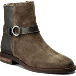 Botki MARC O'POLO - 708 14226001 311 Taupe 717. Brązowe botki damskie na obcasie marki Marc O'Polo, z materiału. W wyprzedaży za 419,00 zł.