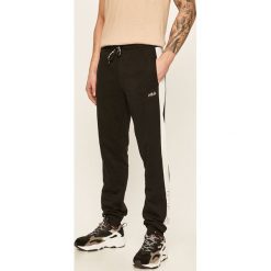 Fila - Spodnie. Czarne spodnie męskie Fila, na co dzień, s, z aplikacjami, z bawełny. Za 239,90 zł.