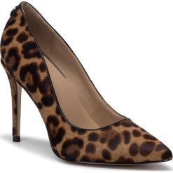 Szpilki GUESS - Belani FL8BEI LEP08 LEOPARD. Pomarańczowe półbuty damskie Guess, z aplikacjami, ze skóry ekologicznej, bez obcasa, na obcasie, bez zapięcia. Za 719,00 zł.