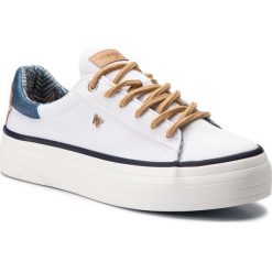 Tenisówki WRANGLER - Java WL91550A White 051. Białe półbuty damskie Wrangler, na co dzień, bez wzorów, z gumy, bez obcasa, na płaskiej podeszwie, bez zapięcia. Za 209,00 zł.