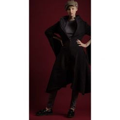Płaszcz damski Wichrun czarny. Czarne kurtki dziewczęce Hultaj Polski, na lato, bez wzorów, z elastanu, eleganckie, długie. Za 449,00 zł.