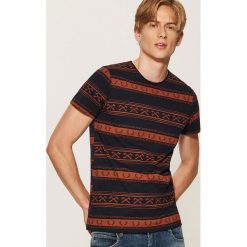Wzorzysty t-shirt - Wielobarwn. Szare t-shirty damskie House, s, bez wzorów, bez kołnierzyka. Za 29,99 zł.