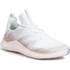 Buty NIKE - Free Tr Ultra Mtlc AV2140 100 Sail/Atmosphere Grey/Guava Ice. Białe buty sportowe damskie Nike, bez wzorów, ze skóry ekologicznej, sportowe, na fitness i siłownię. W wyprzedaży za 329,00 zł.