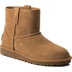 Buty UGG - W Classic Unlined Mini Perf 1016852 W/Taw. Brązowe bez kategorii marki Ugg, ze skóry. W wyprzedaży za 319,00 zł.