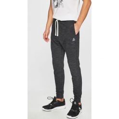 Reebok - Spodnie. Spodnie męskie Reebok. W wyprzedaży za 139,90 zł.