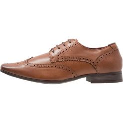Buty wizytowe męskie: Burton Menswear London JASPER BROGUE Eleganckie buty tan