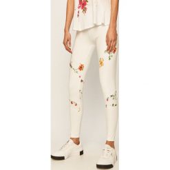 Desigual Sport - Legginsy. Białe spodnie damskie Desigual Sport, s, bez wzorów, z elastanu, z podwyższonym stanem. Za 299,90 zł.