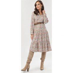 Miętowa Sukienka Celaeno. Zielone sukienki damskie Born2be, s, bez wzorów, bez kołnierzyka, bez rękawów, midi. Za 119,99 zł.
