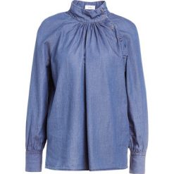 CLOSED KERI Bluzka mid blue wash. Niebieskie bluzki damskie CLOSED, xs, bez wzorów, z bawełny, bez kołnierzyka, bez rękawów. W wyprzedaży za 561,75 zł.