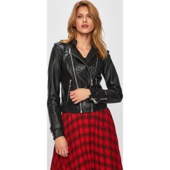 Guess Jeans - Kurtka skórzana. Czarne kurtki damskie Guess Jeans, s, z aplikacjami, z elastanu, krótkie. Za 1349,00 zł.