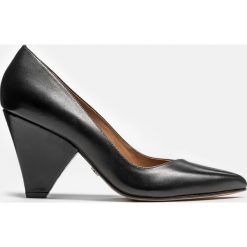 Czarne czółenka damskie. Czarne czółenka peep toe marki Kazar, ze skóry, na wysokim obcasie. Za 469,00 zł.