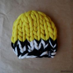 Wełniana, ciepła czapka Beanie w grubym splocie. Szare czapki damskie marki Pakamera, z materiału. Za 160,00 zł.