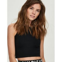 Crop top - Czarny. Czarne topy damskie Sinsay, s, bez wzorów, bez kołnierzyka. Za 19,99 zł.