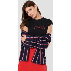 NA-KD T-shirt Lover - Black. Czarne t-shirty damskie marki NA-KD, z nadrukiem. W wyprzedaży za 51,07 zł.