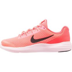 Nike Performance LUNARCONVERGE Obuwie do biegania treningowe hot punch/black/solar red/white. Czarne buty sportowe chłopięce marki Nike Performance, l, z materiału, outdoorowe. Za 229,00 zł.