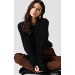 NA-KD Puchaty sweter z szerokim rękawem - Black. Czarne swetry klasyczne damskie NA-KD, z materiału. Za 141,95 zł.