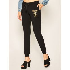 Spodnie dresowe Moschino Underwear & Swim A6706 2108. Czarne spodnie damskie Moschino Underwear & Swim, xs, z elastanu. W wyprzedaży za 489,00 zł.