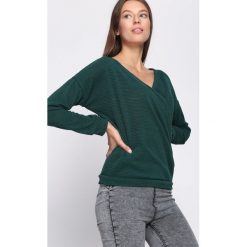 Zielona Bluzka Guest Star. Zielone bluzki longsleeves Born2be, uniwersalny, retro. Za 69,99 zł.