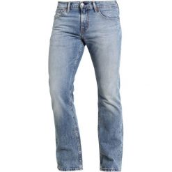 Levi's® 527 SLIM BOOT CUT Jeansy Bootcut figure four. Niebieskie jeansy męskie slim marki Levi's®. Za 369,00 zł.