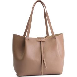 Torebka PATRIZIA PEPE - 2V8895/A4U8-R630 Real Taupe. Brązowe torebki klasyczne damskie Patrizia Pepe, bez wzorów, ze skóry, klasyczne, bez dodatków. Za 819,00 zł.