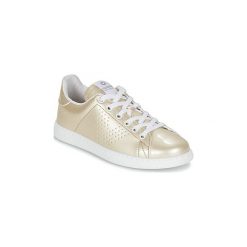 Buty Victoria DEPORTIVO VERNISE. Żółte trampki i tenisówki damskie Victoria, bez wzorów, bez zapięcia. Za 239,20 zł.