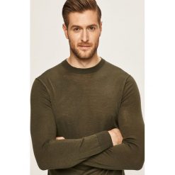 Marciano Guess - Sweter. Zielone swetry męskie MARCIANO GUESS, s, z aplikacjami, z wełny, z okrągłym kołnierzem, bez kaptura. W wyprzedaży za 199,90 zł.