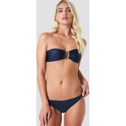 Stroje kąpielowe damskie: NA-KD Swimwear Błyszczący dół bikini z niskim stanem – Blue,Navy