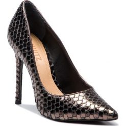 Szpilki SCHUTZ - S02091 0088 0032 U Aco. Szare półbuty damskie marki Schutz, bez wzorów, z zamszu, eleganckie, bez obcasa, na obcasie, bez zapięcia. W wyprzedaży za 439,00 zł.