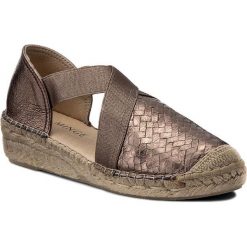 Espadryle EVA MINGE - Maricruz 1F 17MJ1372159ES 605. Brązowe espadryle damskie marki Eva Minge, z gumy, na koturnie. W wyprzedaży za 199,00 zł.