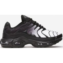 Czarno-Białe Buty Sportowe Mellora. Czarne buty sportowe męskie Born2be, bez zapięcia. W wyprzedaży za 129,99 zł.
