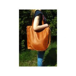 Torba skórzana duża Hobo camel z pasem. Pomarańczowe torebki klasyczne damskie Pracownia6-9, bez wzorów, ze skóry, duże, bez dodatków. Za 270,00 zł.