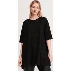 T-shirt oversize z bawełny organicznej - Czarny. Czarne t-shirty damskie Reserved, bez wzorów, z bawełny, bez kołnierzyka. Za 49,99 zł.