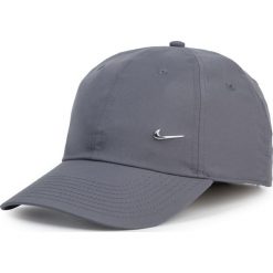 Czapka z daszkiem NIKE - 943092 021 Szary. Szare czapki męskie Nike, bez wzorów, z poliesteru. Za 69,00 zł.